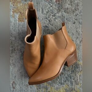 Universal thread western boots